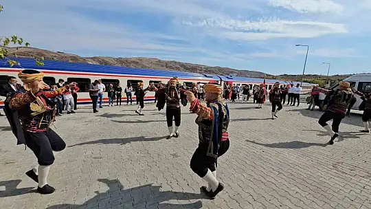 Turistik Karaelmas Treni ikinci seferini tamamladı
