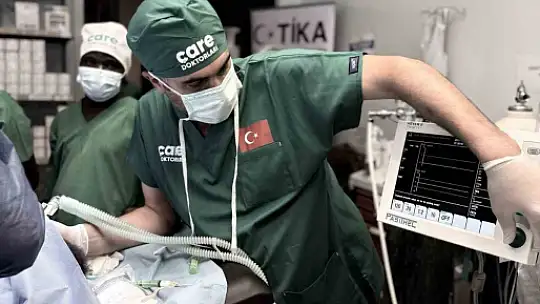 Türk hekimler Uganda'da binlerce hastaya umut oldu