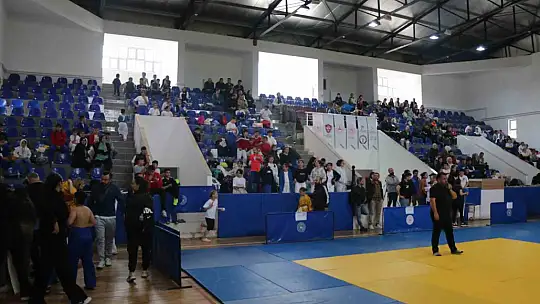 Türkiye'de ilk kez İller Arası Kuşak Güreşi Turnuvası, Karabük'te düzenlendi
