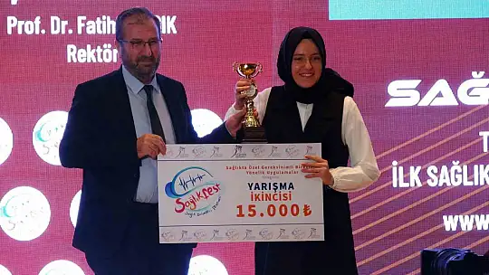 Dereceye giren yarışmacılara ödülleri verildi