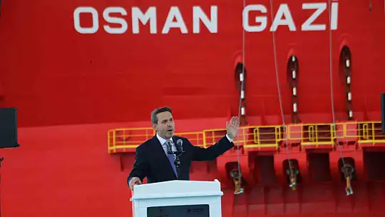 Türkiye'nin ilk yüzer doğalgaz işleme tesisi Osman Gazi, 20 yıl boyunca görev yapacağı Karadeniz'e uğurlandı