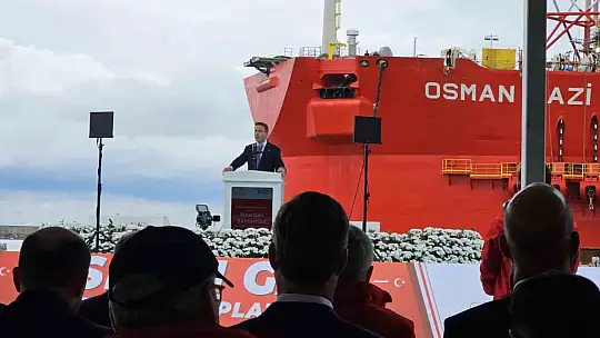 Türkiye'nin ilk yüzer doğalgaz işleme tesisi Osman Gazi, 20 yıl boyunca görev yapacağı Karadeniz'e uğurlandı