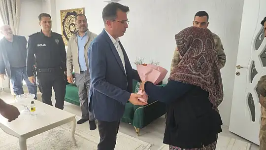 Tutak'ta Anneler gününde anlamlı ziyaret