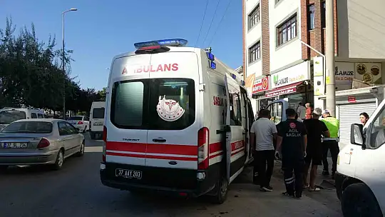 Üç araca çarpan otomobil takla attı, sürücü yara almadan kurtuldu