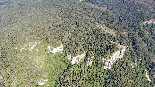 Üç ilin kesişim noktasında manzarasıyla mest eden zirve keşfedilmeyi bekliyor