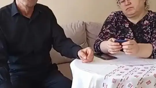 Üç yıl önce kaybolan babalarından gelecek umutlu haberi bekliyorlar