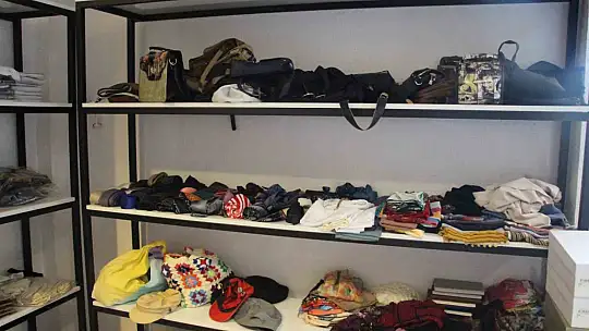 Ücretsiz kıyafet projesiyle hem çevre hem toplum kazanıyor