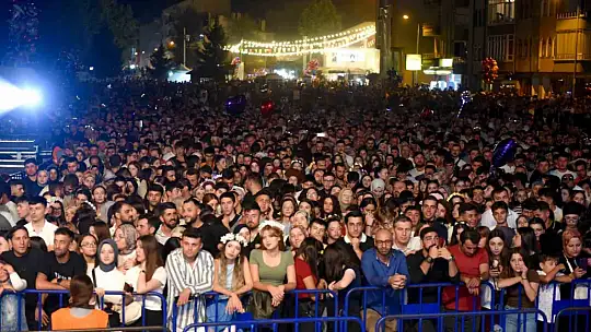 Uluslararası Kültür ve Sarımsak Festivali finali Irmak Arıcı ve Buray konseriyle yaptı