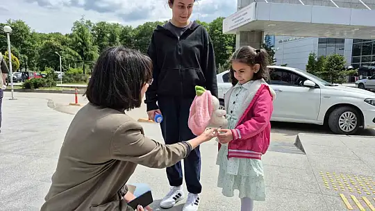 Üniversite öğrencileri başlattıkları kampanya ile hasta çocukların yüzünü güldürdü
