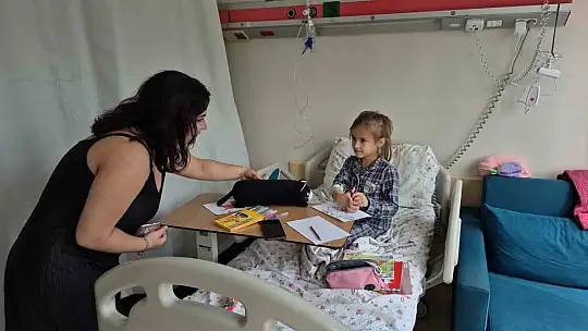 Üniversite öğrencileri başlattıkları kampanya ile hasta çocukların yüzünü güldürdü