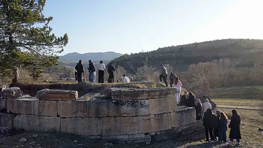 Üniversite öğrencileri Daday'ın tarihi mekanlarını ve turistik alanlarını gezdi