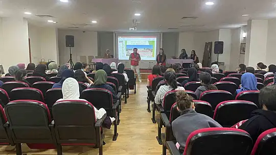 Üniversite öğrencileri gençlik merkezlerine davet edildi