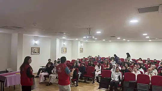 Üniversite öğrencileri gençlik merkezlerine davet edildi