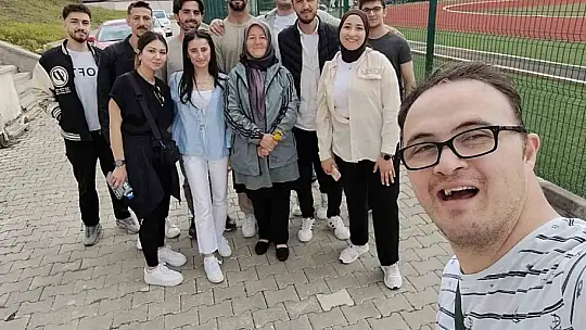 Üniversite öğrencilerinden engelliler için farkındalık yürüyüşü