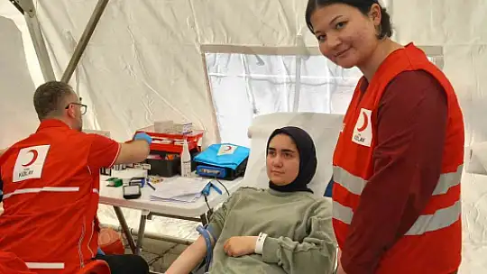 Üniversite öğrencilerinden Kızılay'a destek
