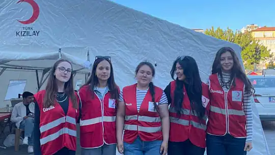 Üniversite öğrencilerinden Kızılay'a destek