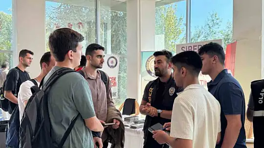 Üniversite öğrencilerine polisten bilgilendirme