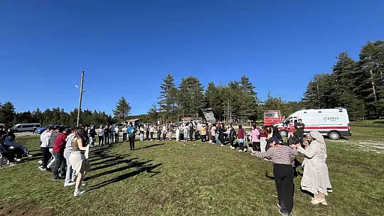 Üniversiteli gençlere, 19 Mayıs'ta kilometrelerce yürüdükten sonra Göce çorbası ikram edildi