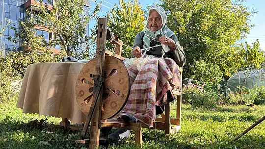 Unutulmaya yüz tutan çıkrık geleneğini 90 yaşında yaşatıyor