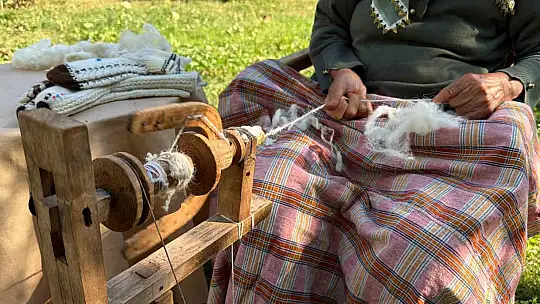 Unutulmaya yüz tutan çıkrık geleneğini 90 yaşında yaşatıyor