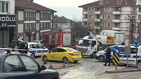 Üst katları otel olarak kullanılan iş merkezinde çıkan yangın ekipleri harekete geçirdi