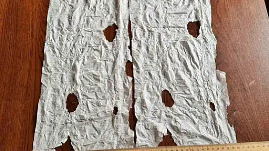 Uyuşturucu maddeyi peçeteye emdirip ayakkabısına saklamış