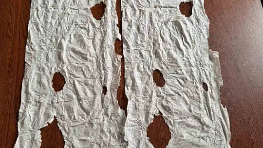 Uyuşturucu maddeyi peçeteye emdirip ayakkabısına saklamış