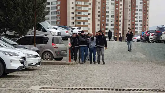 Uyuşturucu operasyonda gözaltına alınan şüphelilerden 3'ü tutuklandı