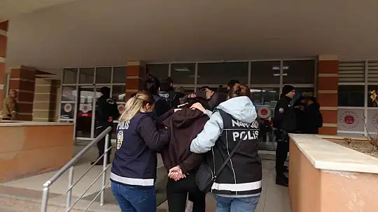 Uyuşturucu operasyonda gözaltına alınan şüphelilerden 3'ü tutuklandı