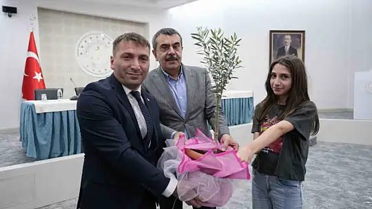 Uzundereli öğrencilerden Ankara çıkarması: Bakan Yusuf Tekin'e ziyaret