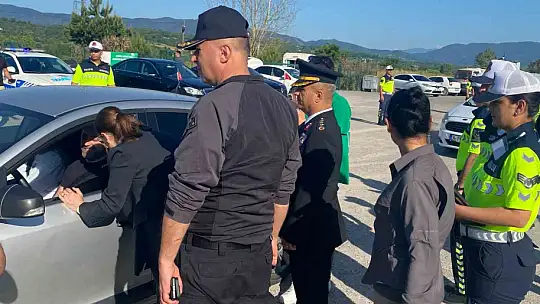 Vali Arslan bayram uygulamasına katıldı