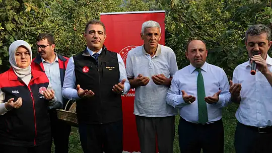 Vali Aslan, önce horon oynadı ardından hasat sezonunu açtı
