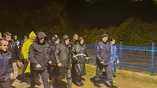Vali Hacıbektaşoğlu, Zonguldak'taki sağanak sonrası sahada inceleme yaptı