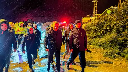 Vali Hacıbektaşoğlu, Zonguldak'taki sağanak sonrası sahada inceleme yaptı