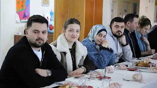 ValisArslan yeni evlenecek çiftlerle bir araya geldi