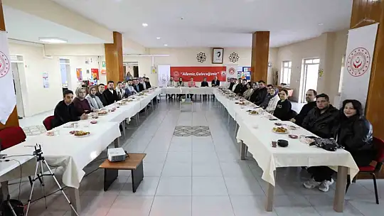 ValisArslan yeni evlenecek çiftlerle bir araya geldi