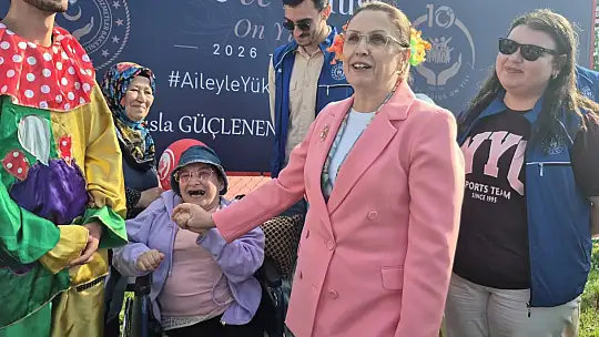 Valiyi çok sevdiğini söyleyen engellinin duygulandıran mutluluğu