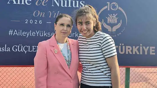 Valiyi çok sevdiğini söyleyen engellinin duygulandıran mutluluğu