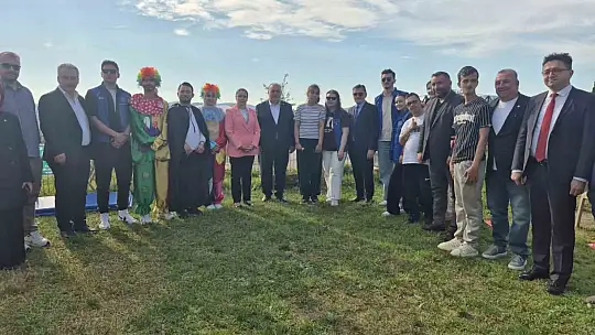 Valiyi çok sevdiğini söyleyen engellinin duygulandıran mutluluğu