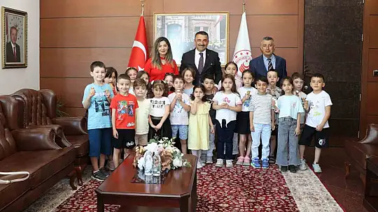 Valiyle dondurma yeme hayali kuran minikler unutulmaz bir gün yaşadı