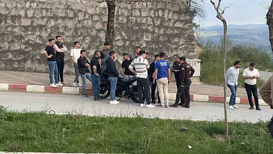 Virajı alamayan motosiklet refüje çarptı: 1 ağır yaralı