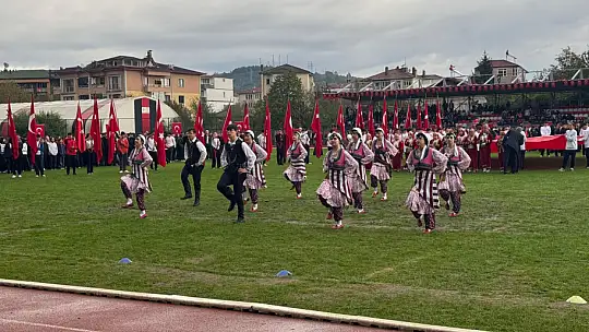 Büyük alkış Cumhuriyet aşkıyla çarpan yüreklere