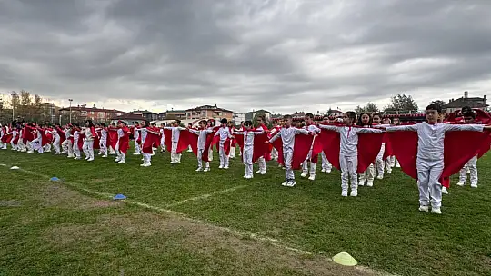 Büyük alkış Cumhuriyet aşkıyla çarpan yüreklere