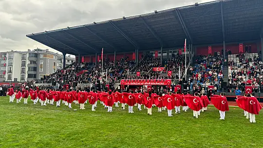 Büyük alkış Cumhuriyet aşkıyla çarpan yüreklere