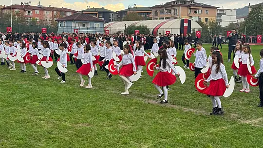 Büyük alkış Cumhuriyet aşkıyla çarpan yüreklere