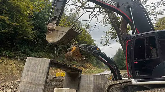 Yağışlarda çöken yolun alt yapısı güçlendirildi