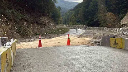 Yağışlarda çöken yolun alt yapısı güçlendirildi