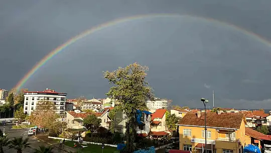 Yağmur sonrası beliren gökkuşağı görsel şölen oluşturdu