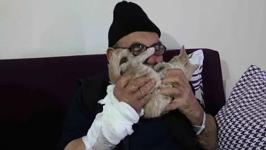 Yanan evinin önünde kedisine sarıldığı fotoğrafla tanınan Ali Meşe vefat etti