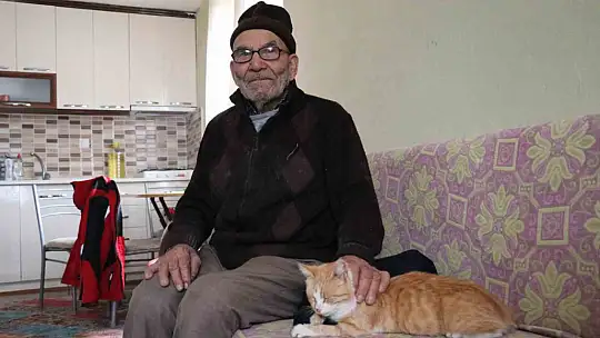 Yanan evinin önünde kedisine sarıldığı fotoğrafla tanınan Ali Meşe vefat etti